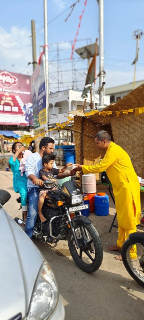 Social Service by Aumaujaya Devotees