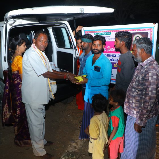 Aumaujaya Devotees Distributing Fruits