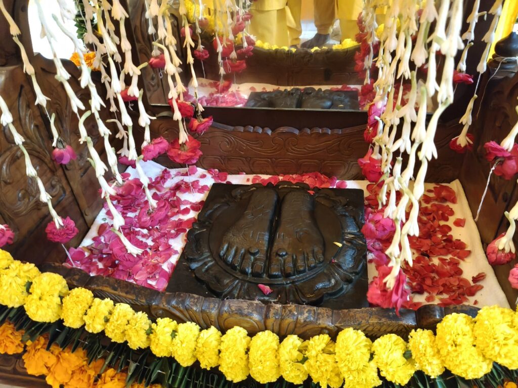 Mahaaguru Paduka pallaki seva at nellore Sri Vaibhoga Kshetram