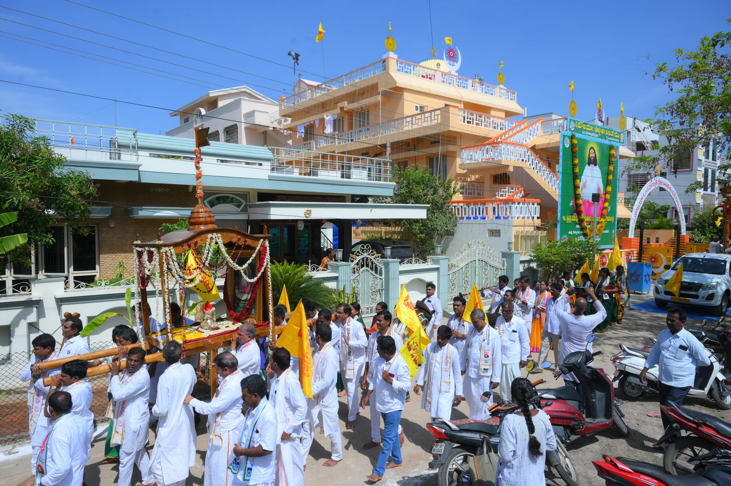 aumaujaya Guru Pournami pallaki seva Kaikalur 2022