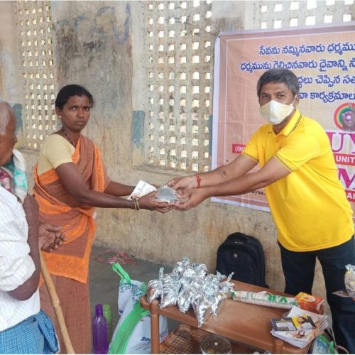 Free Food and Tea distribution was gievn to poor during pandamic at Ravulapally