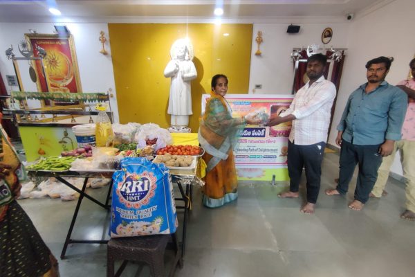 free vegetables distribution at Rampally